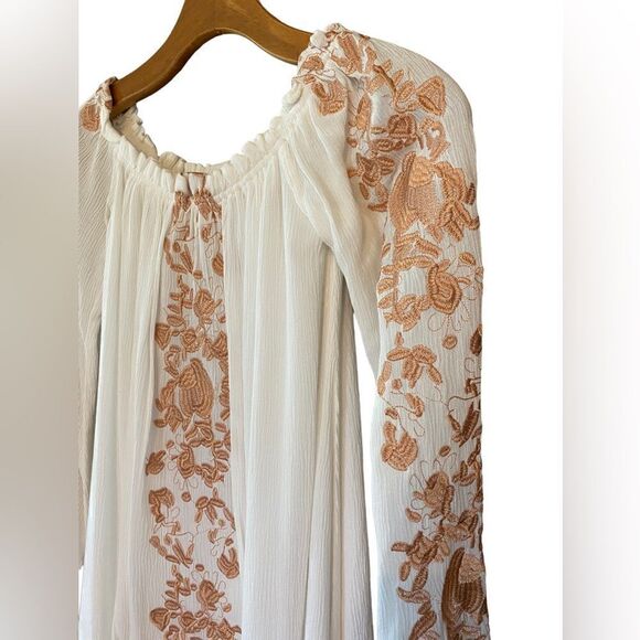 Tobi Sz XS Cream Gauze Peach Embroidered Design Flowy Off/On Shoulder Top - Picture 4 of 8